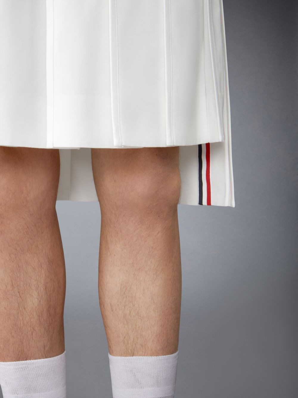 Men Thom Browne Typewriter Self Tipping Midi Classic Pleated Skirts White | TTB92V71367